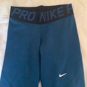 Nike pro mesh leggings